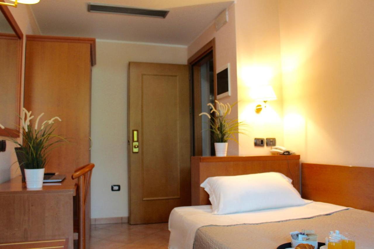 Hotel Jole チェゼナーティコ エクステリア 写真