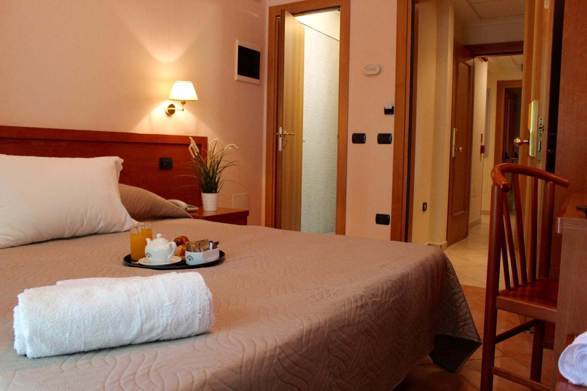 Hotel Jole チェゼナーティコ エクステリア 写真