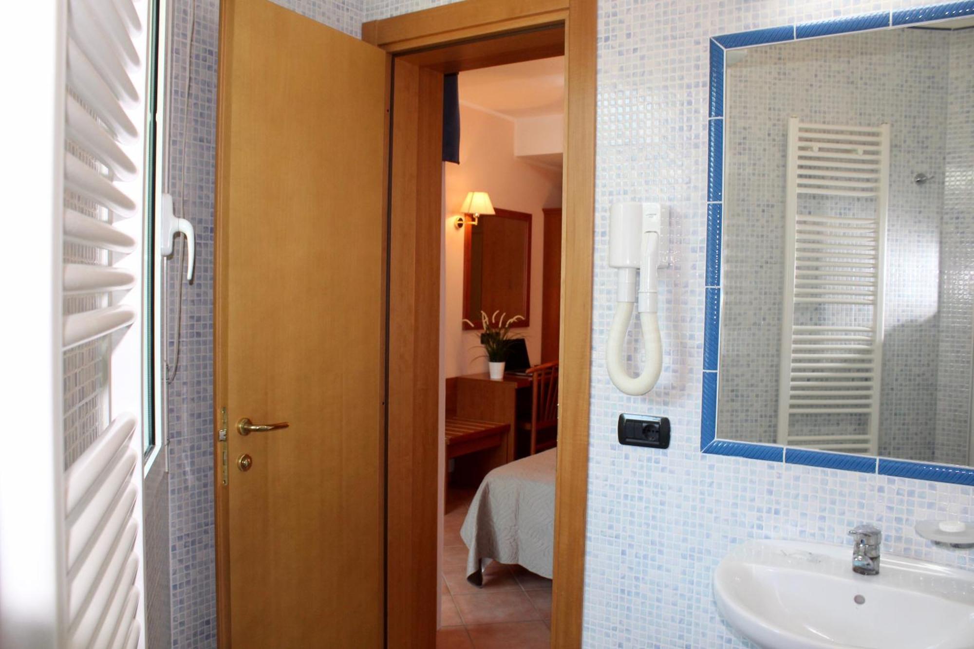 Hotel Jole チェゼナーティコ エクステリア 写真