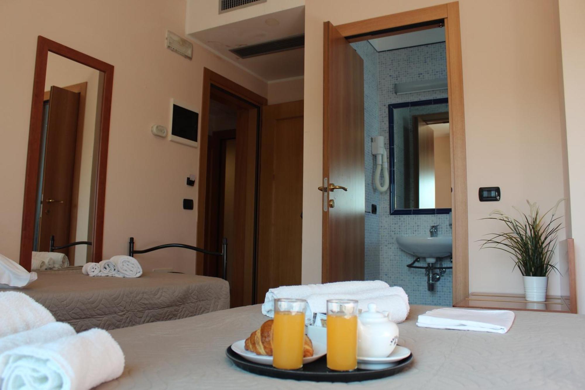 Hotel Jole チェゼナーティコ エクステリア 写真
