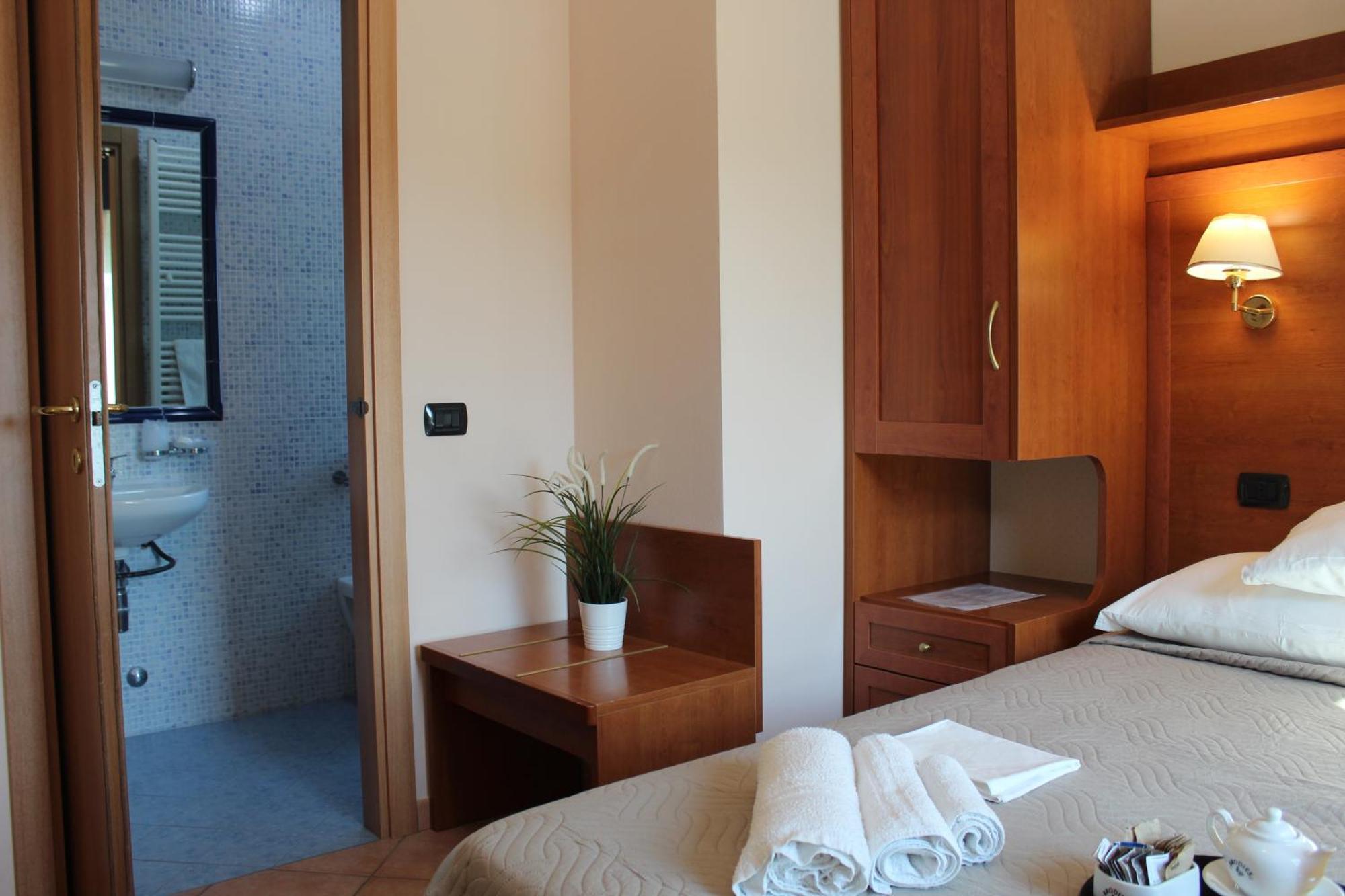 Hotel Jole チェゼナーティコ エクステリア 写真